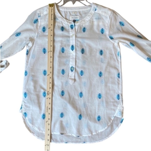 LOFT Ann Taylor Lightweight White Long Sleeve Shirt w/ Blue embroidered Pattern - Picture 4 of 9